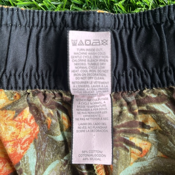 Victoria's Secret Pineapple Print Pajama Shorts - Picture 5 of 6